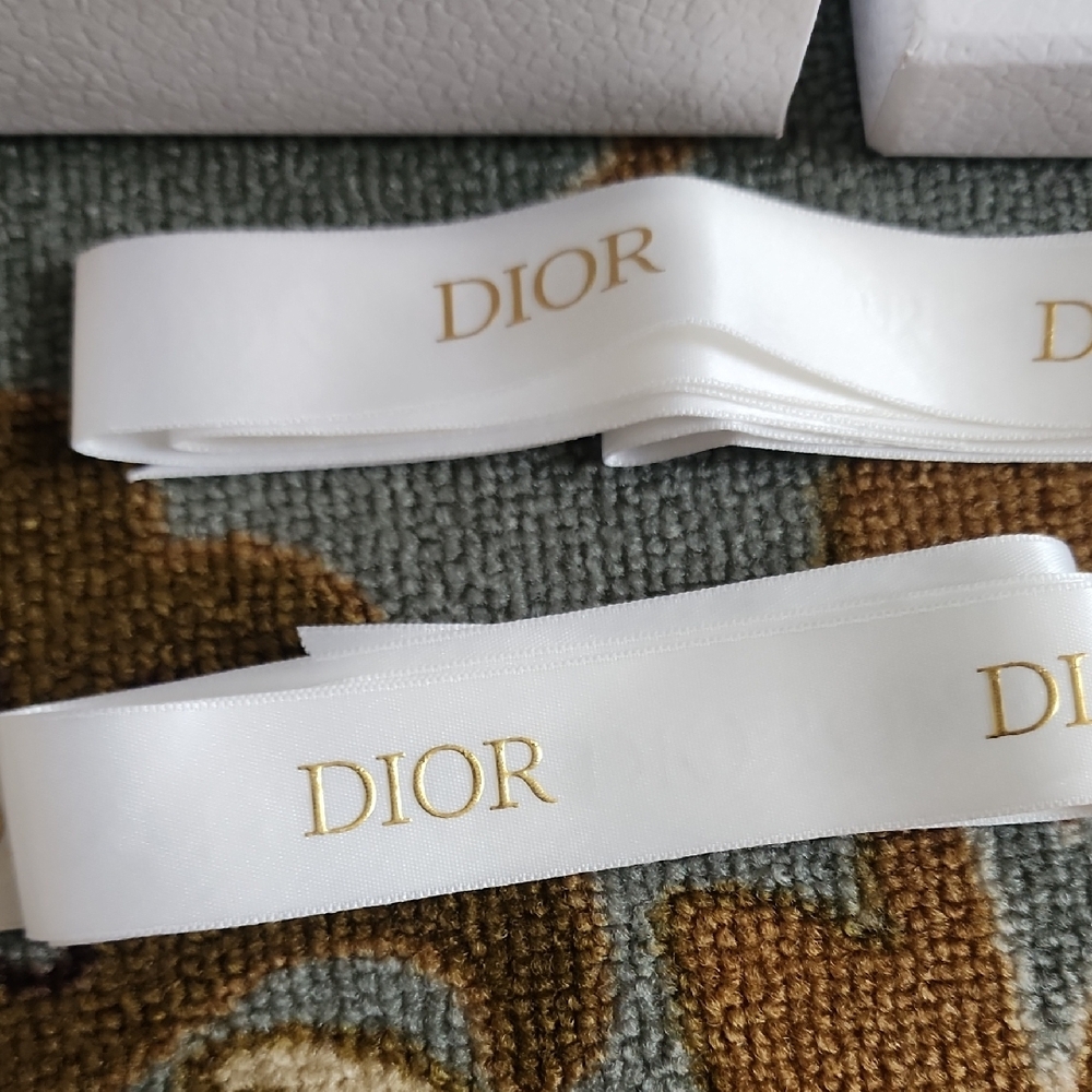 Dior White and Gold Packaging Set - Picture 5 of 17